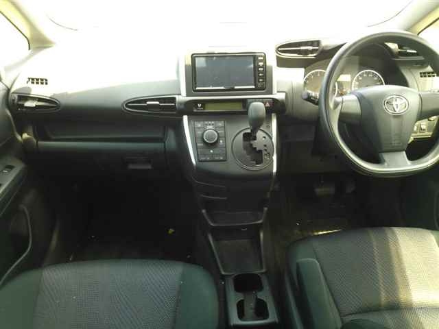 TOYOTA WISH 2016