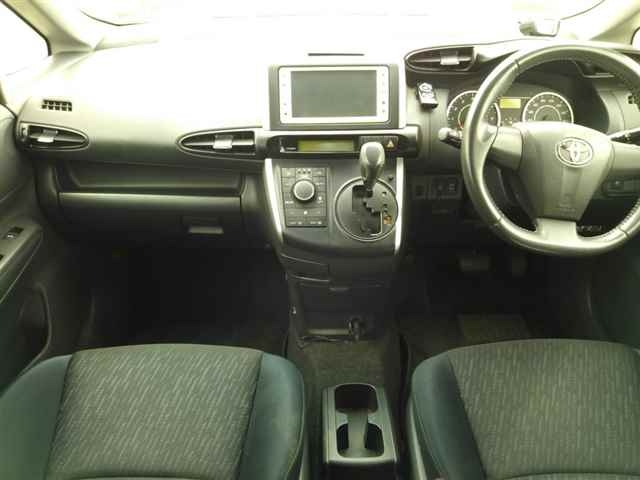 TOYOTA WISH 2010