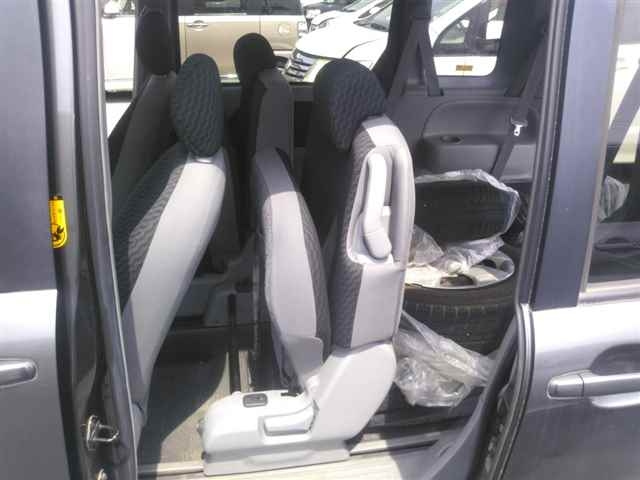 TOYOTA SIENTA 2009