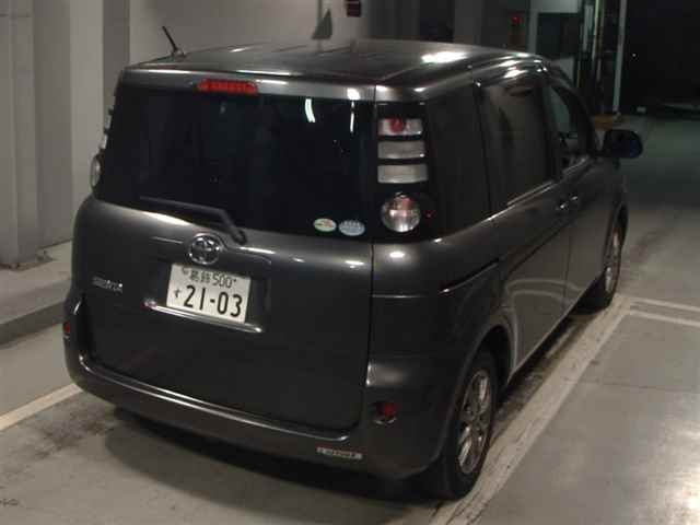 TOYOTA SIENTA 2009
