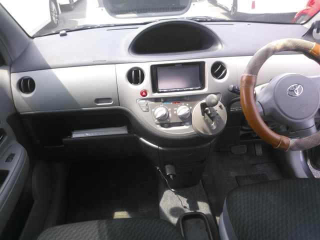 TOYOTA SIENTA 2009