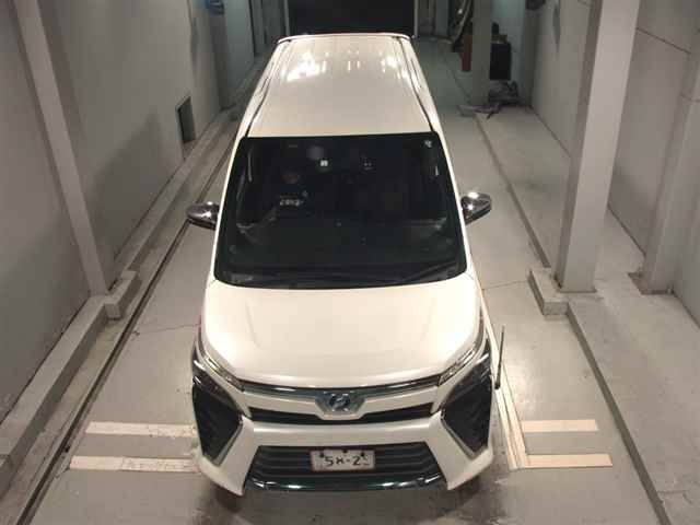 TOYOTA VOXY 2018