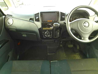 NISSAN ROOX 2013