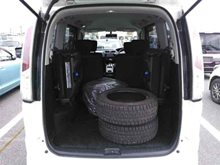 NISSAN SERENA 2011