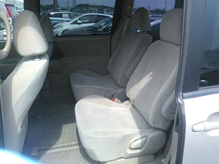 TOYOTA NOAH 2010