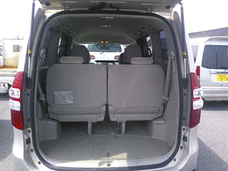 TOYOTA NOAH 2010