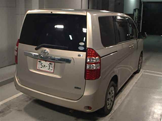TOYOTA NOAH 2010