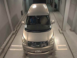 TOYOTA NOAH 2010