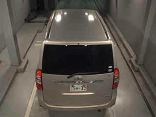TOYOTA NOAH 2010