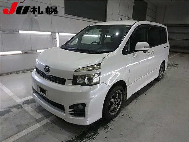 TOYOTA VOXY 2010
