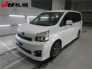 TOYOTA VOXY 2010