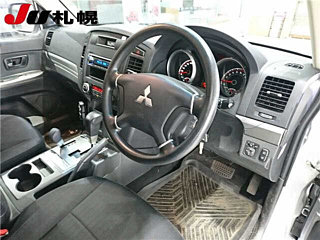 MITSUBISHI PAJERO 2013