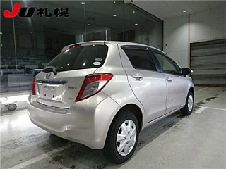 TOYOTA VITZ 2011