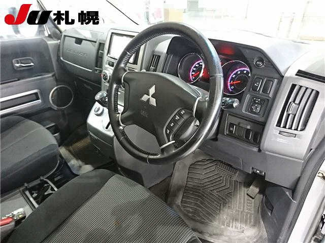 MITSUBISHI DELICA D5 2009