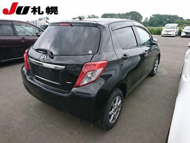 TOYOTA VITZ 2011