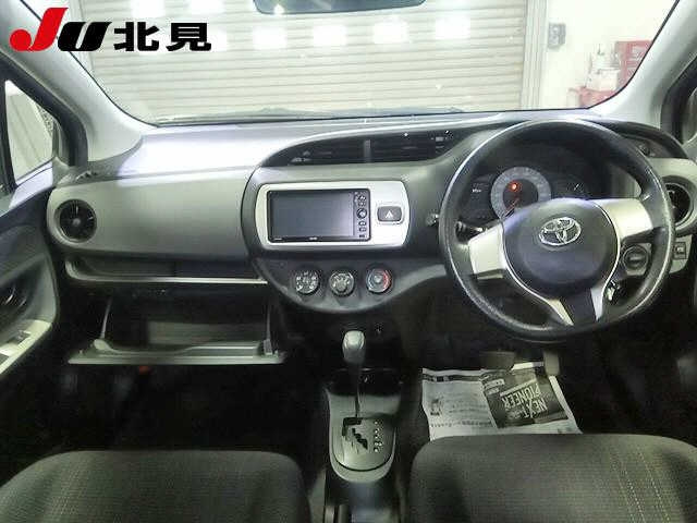 TOYOTA VITZ 2016