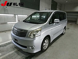 TOYOTA NOAH 2010