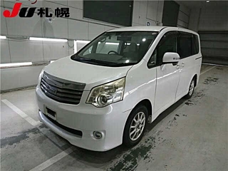 TOYOTA NOAH 2010