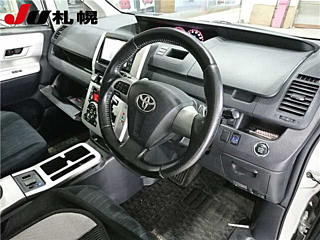 TOYOTA NOAH 2012