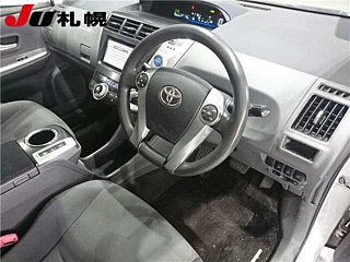 TOYOTA PRIUS ALPHA 2012