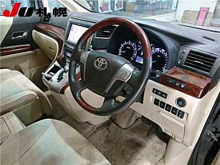 TOYOTA VELLFIRE 2010