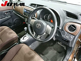 TOYOTA VITZ 2013