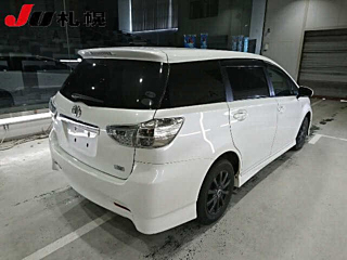TOYOTA WISH 2010