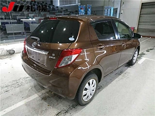 TOYOTA VITZ 2013