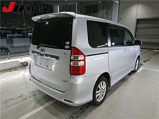 TOYOTA NOAH 2012