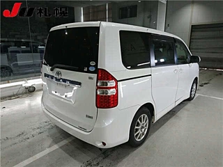 TOYOTA NOAH 2010