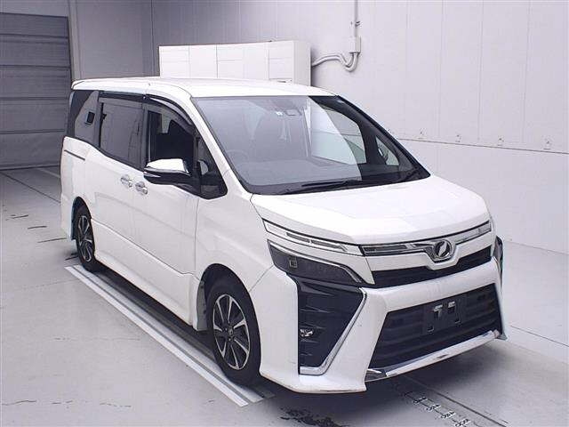TOYOTA VOXY 2018