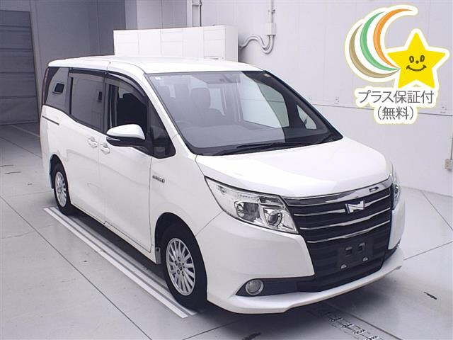 TOYOTA NOAH 2015