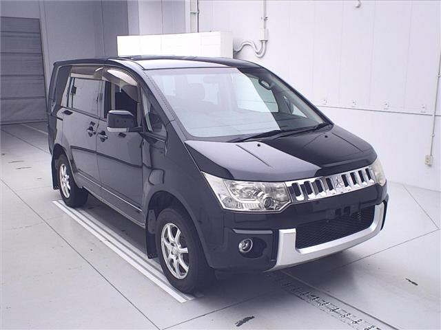 MITSUBISHI DELICA D5 2010