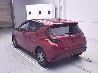 TOYOTA AQUA 2024