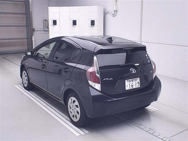 TOYOTA AQUA 2015