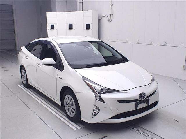 TOYOTA PRIUS 2018