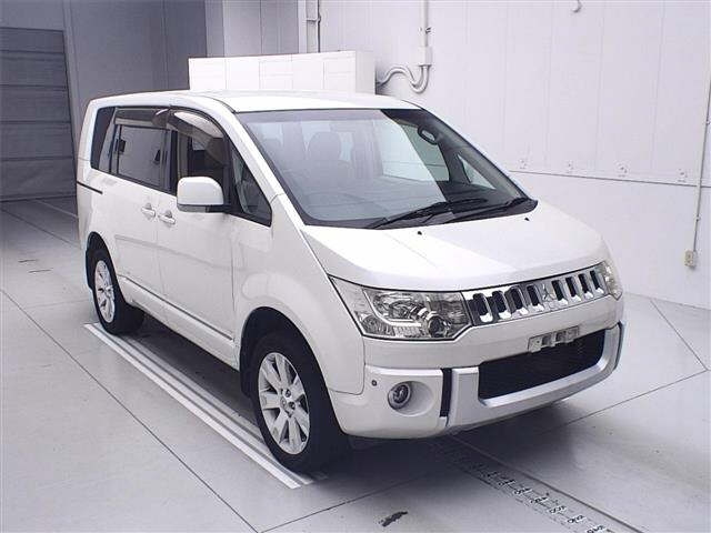 MITSUBISHI DELICA D5 2009