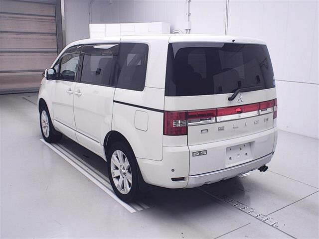 MITSUBISHI DELICA D5 2009
