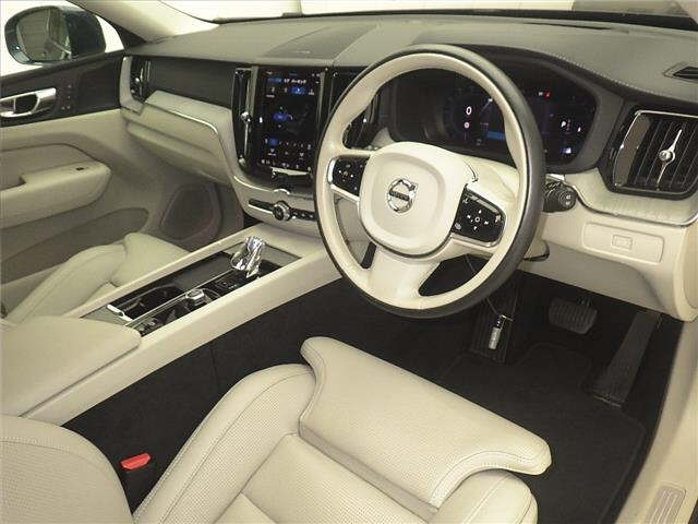 VOLVO XC60 2023