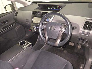 TOYOTA PRIUS ALPHA 2014