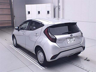 TOYOTA AQUA 2023