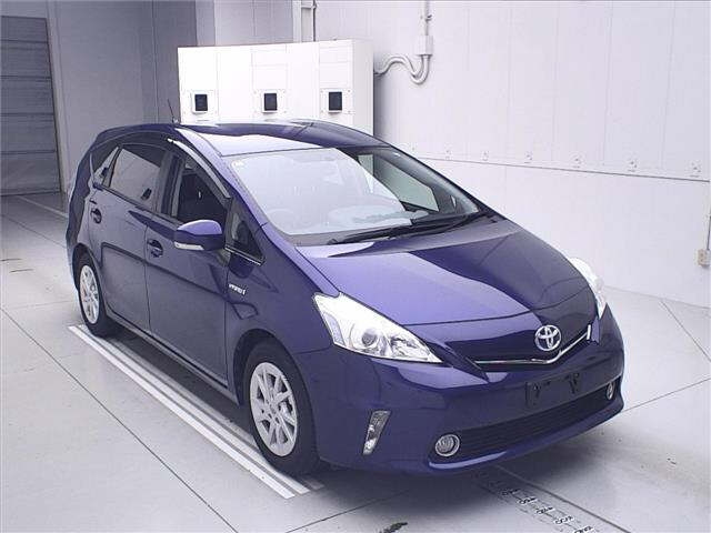 TOYOTA PRIUS ALPHA 2012