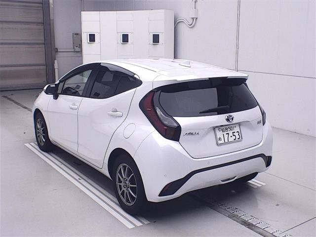 TOYOTA AQUA 2021