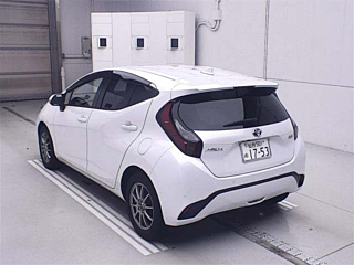 TOYOTA AQUA 2021