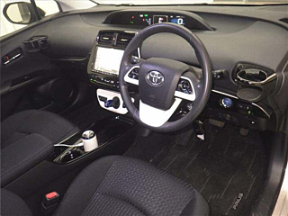 TOYOTA PRIUS 2018