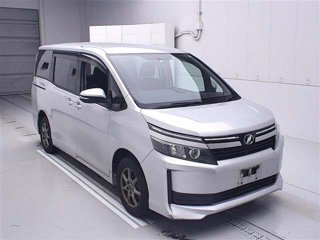 TOYOTA VOXY 2014