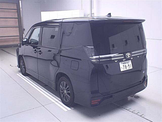 TOYOTA VOXY 2023