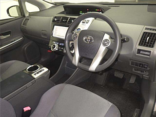 TOYOTA PRIUS ALPHA 2012