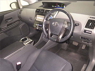 TOYOTA PRIUS ALPHA 2014