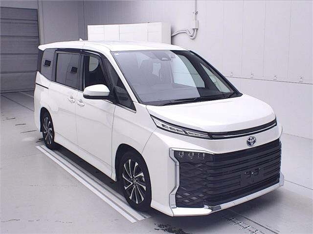 TOYOTA VOXY 2024